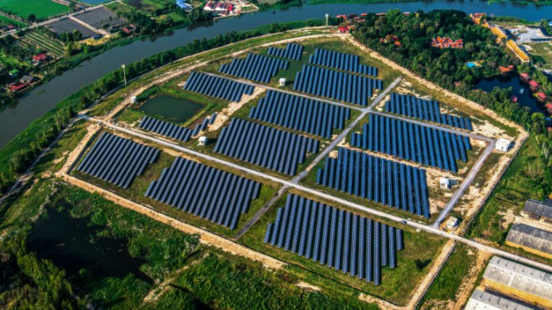 solar farm solar panels